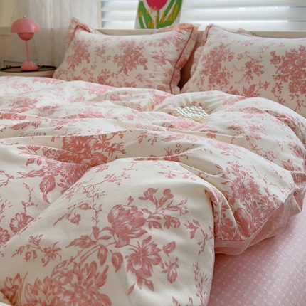 91家纺网 家纺一手货源 找家纺 乐童 2024新款直播爆款13070纯棉印花吊边款一字绣四件套 第五波 藤曼花影 粉