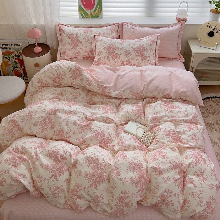 91家纺网 家纺一手货源 找家纺 乐童 2024新款直播爆款13070纯棉印花吊边款一字绣四件套 第五波 藤曼花影 粉