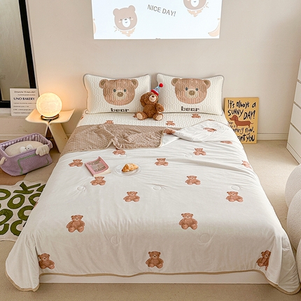 91家纺网 家纺一手货源 找家纺 美乐迪家纺 2024新款A类凉感丝ins韩风乳胶+夏被四件套 泰迪熊