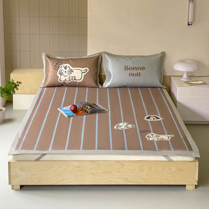 91家纺网 家纺一手货源 找家纺 圆岛家纺 2024新款900D卡通冰丝养生席 美拉德小狗