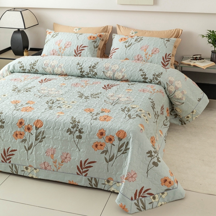 91家纺网 家纺一手货源 找家纺 优乐家纺 2025新款纯棉印花夹棉系列床盖三件套-纽扣款 南薇-兰