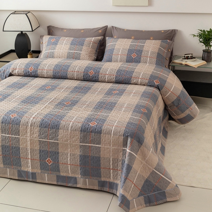 91家纺网 家纺一手货源 找家纺 优乐家纺 2025新款纯棉印花夹棉系列床盖三件套-纽扣款 博尔-咖