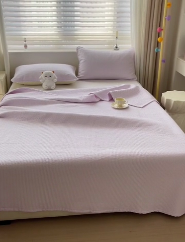 91家纺网 家纺一手货源 找家纺 羽爱家纺 2024新款双面纯色全棉水洗床盖 浅紫