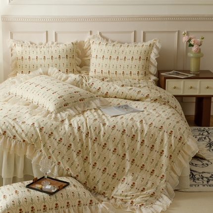 91家纺网 家纺一手货源 找家纺 菊上家纺 2024新款40s全棉复古法式雪纺蕾丝花边印花床裙款四件套 爱慕