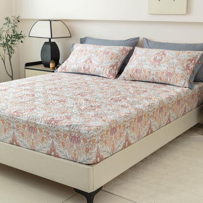 91家纺网 家纺一手货源 找家纺 优乐家纺 2025新款纯棉印花夹棉床笠三件套系列-纽扣款 普卡拉-红