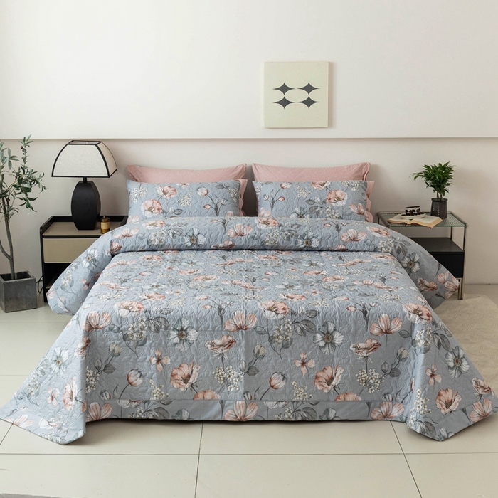 91家纺网 家纺一手货源 找家纺 优乐家纺 2025新款纯棉印花夹棉系列床盖三件套-纽扣款 蔚然花