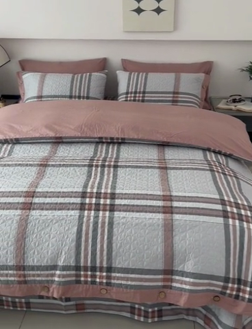 91家纺网 家纺一手货源 找家纺 优乐家纺 2025新款纯棉印花夹棉系列四件套-纽扣款 慕斯