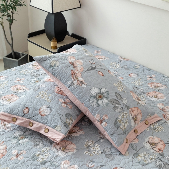 91家纺网 家纺一手货源 找家纺 优乐家纺 2025新款纯棉印花夹棉枕套系列-纽扣款 蔚然花