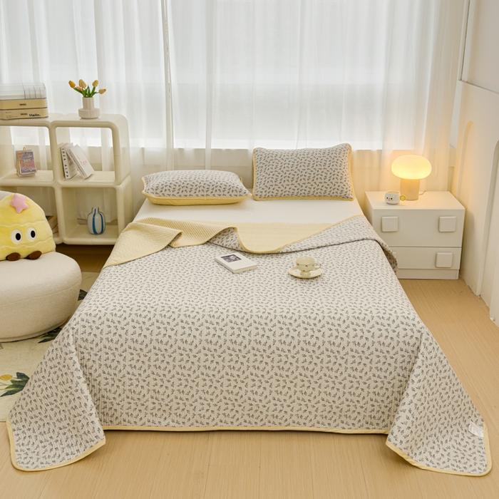 91家纺网 家纺一手货源 找家纺 金丝鸟家纺 2024新款双面全棉夹棉床盖 米色小花