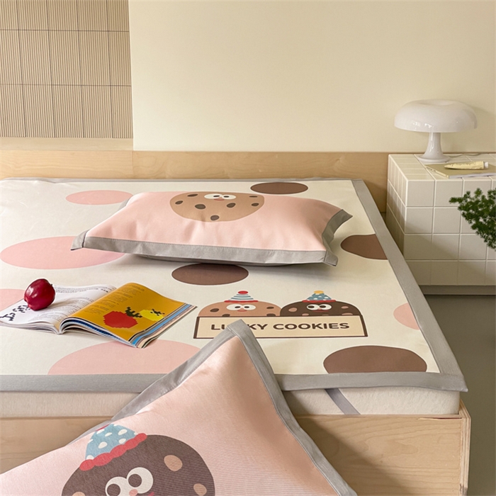 91家纺网 家纺一手货源 找家纺 圆岛家纺 2024新款900D卡通冰丝养生席 曲奇饼干