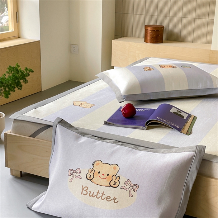 91家纺网 家纺一手货源 找家纺 圆岛家纺 2024新款900D卡通冰丝养生席 甜品小熊