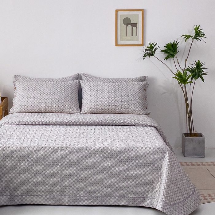 91家纺网 家纺一手货源 找家纺 优乐家纺 2025新款纯棉印花夹棉系列床盖三件套-纽扣款 雅乐之舞