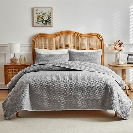 91家纺网 家纺一手货源 找家纺 温宁 2024新款花瓣四季夹棉床盖 花瓣-银灰