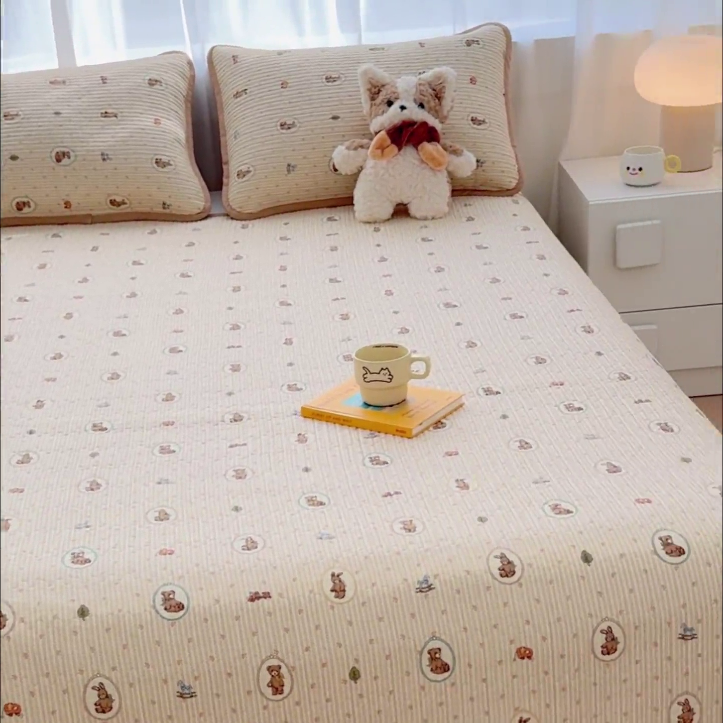 91家纺网 家纺一手货源 找家纺 金丝鸟家纺 2024新款双面全棉夹棉床盖 美美熊