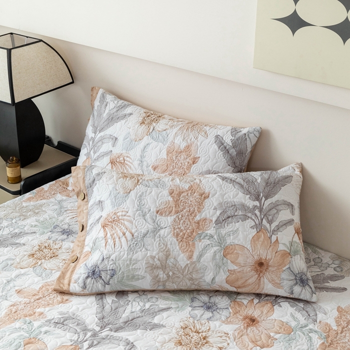 91家纺网 家纺一手货源 找家纺 优乐家纺 2025新款纯棉印花夹棉枕套系列-纽扣款 春意盎然