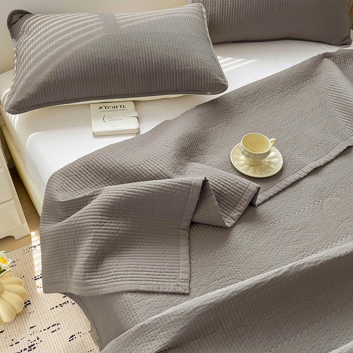 91家纺网 家纺一手货源 找家纺 羽爱家纺 2024新款双面纯色全棉水洗床盖 浅灰