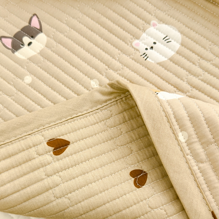 91家纺网 家纺一手货源 找家纺 金丝鸟家纺 2024新款双面全棉夹棉床盖 咖色喵星人