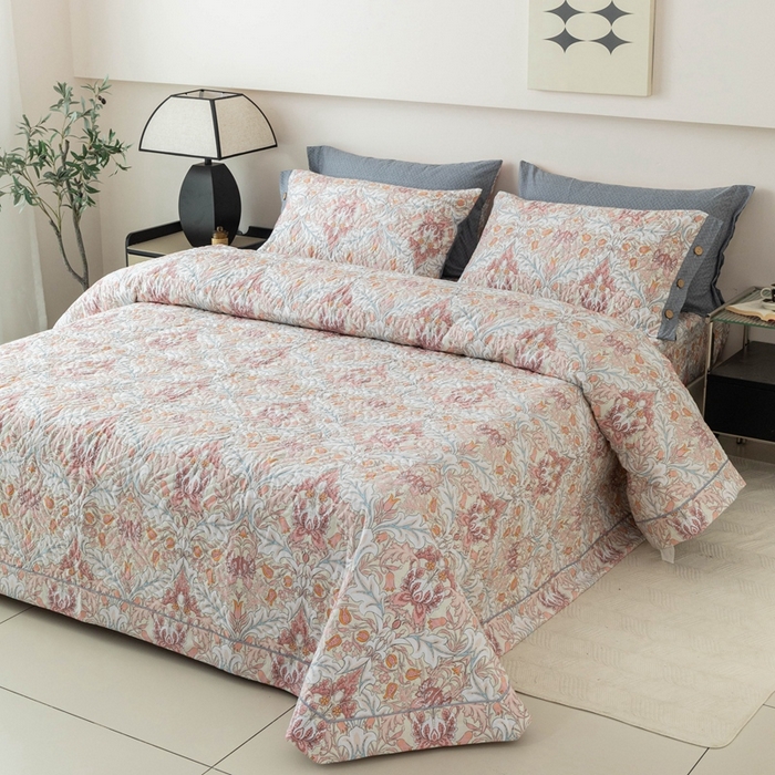 91家纺网 家纺一手货源 找家纺 优乐家纺 2025新款纯棉印花夹棉系列床盖三件套-纽扣款 普卡拉-红