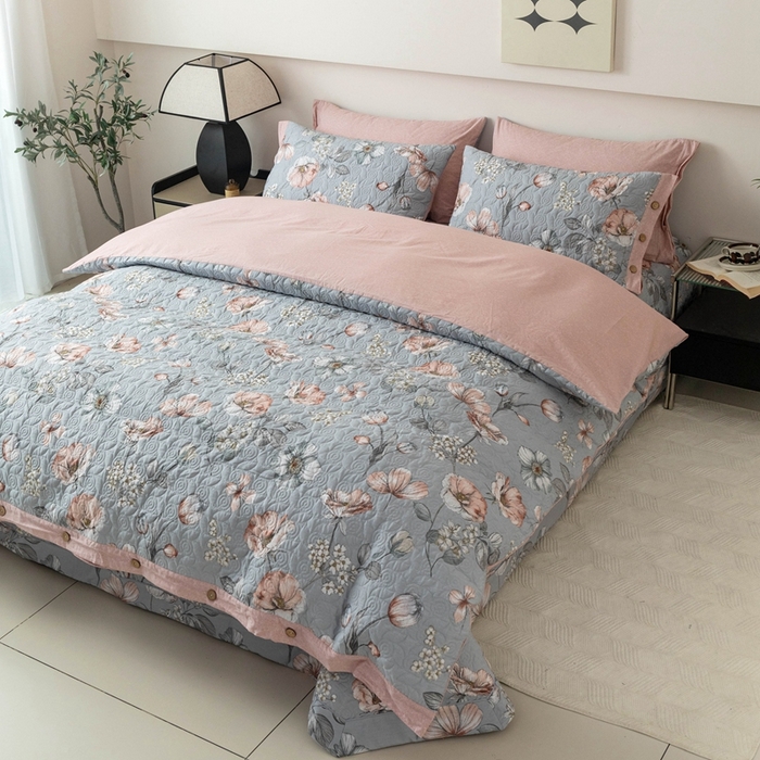 91家纺网 家纺一手货源 找家纺 优乐家纺 2025新款纯棉印花夹棉系列四件套-纽扣款 蔚然花