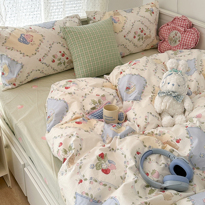 91家纺网 家纺一手货源 找家纺 昔可 新款多巴胺卡通简约风可爱亲肤四件套 菱格莓莓兔