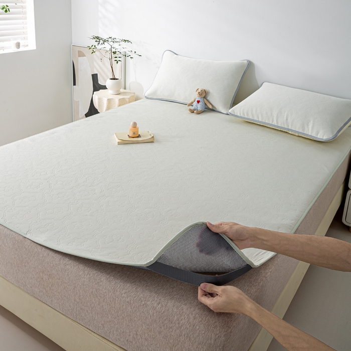 91家纺网 家纺一手货源 找家纺 卡琪曼 新款冷酷熊瓜瓜冰皮空气层冰皮席 冰皮提花布丁白