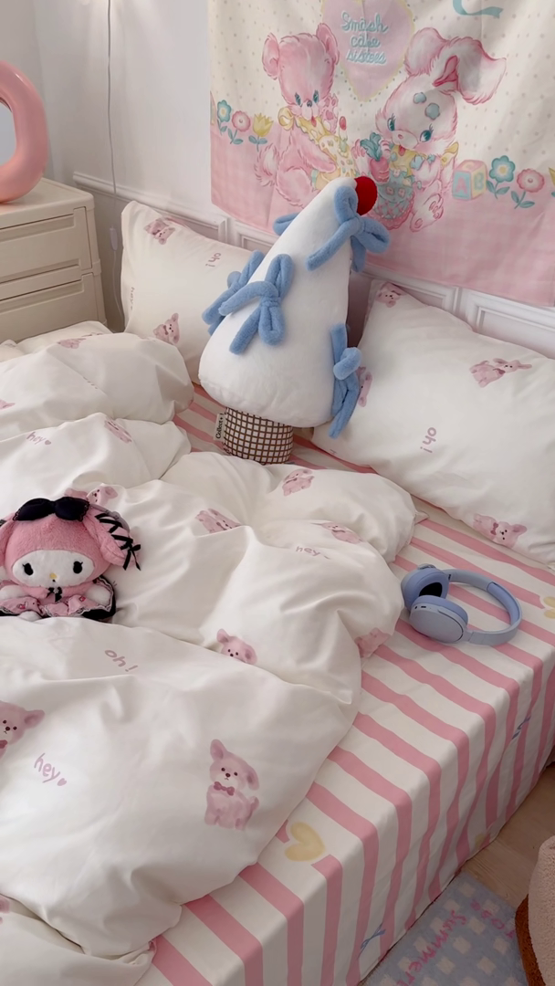 91家纺网 家纺一手货源 找家纺 昔可 新款多巴胺卡通简约风可爱亲肤四件套 蝴蝶结狗狗