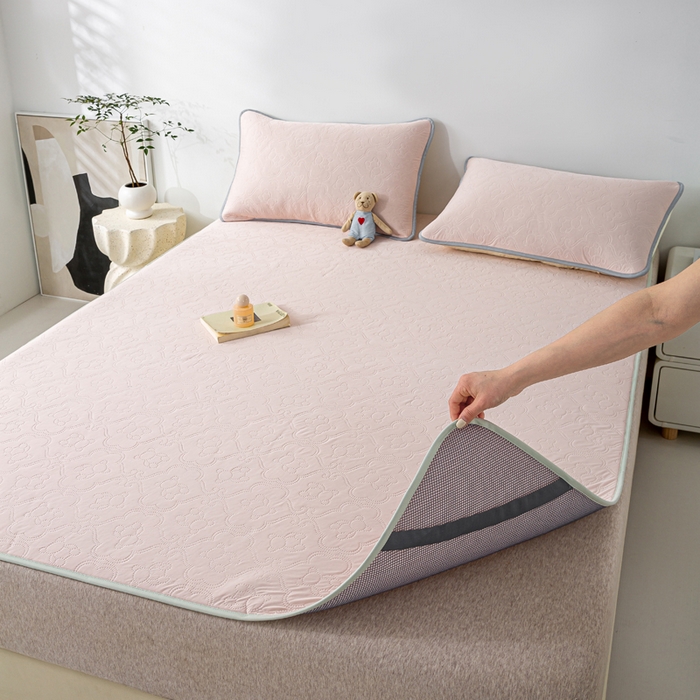 91家纺网 家纺一手货源 找家纺 卡琪曼 新款冷酷熊瓜瓜冰皮空气层冰皮席 冰皮提花草莓粉