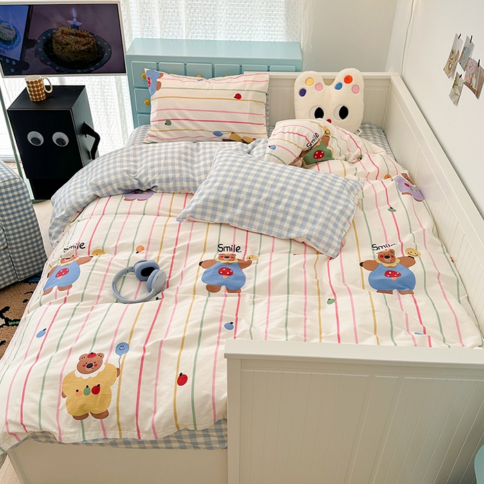 91家纺网 家纺一手货源 找家纺 昔可 新款多巴胺卡通简约风可爱亲肤四件套 彩条憨憨熊