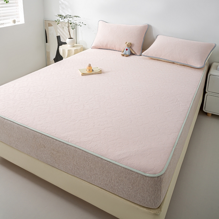 91家纺网 家纺一手货源 找家纺 卡琪曼 新款冷酷熊瓜瓜冰皮空气层冰皮席 冰皮提花草莓粉