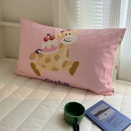 91家纺网 家纺一手货源 找家纺 桃喜 2024新款全棉印花卡通混搭系列四件套-单枕套 动物城