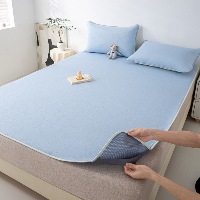 91家纺网 家纺一手货源 找家纺 卡琪曼 新款冷酷熊瓜瓜冰皮空气层冰皮席 冰皮提花天空蓝