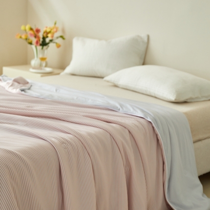 91家纺网 家纺一手货源 找家纺 佑先生 2024新款条纹印花凉感被 条纹-晨曦粉