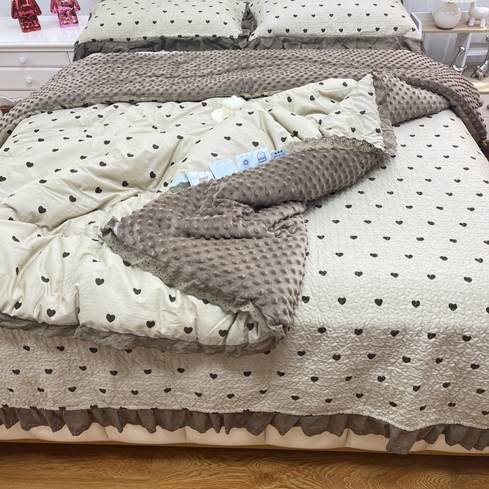 91家纺网 家纺一手货源 找家纺 暖居 2024新款豆豆被四件套春秋单件豆豆绒被芯被褥可机洗爱心咖