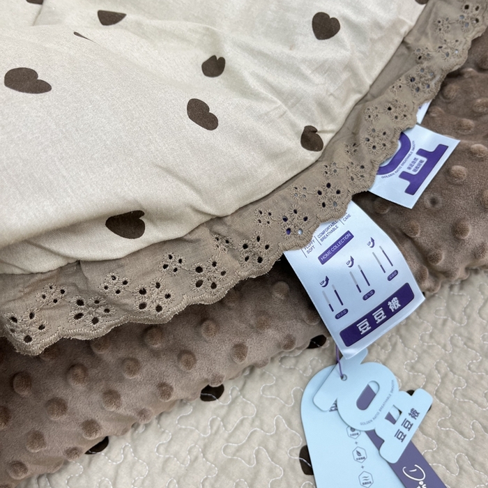 91家纺网 家纺一手货源 找家纺 暖居 2024新款豆豆被四件套春秋单件豆豆绒被芯被褥可机洗爱心咖