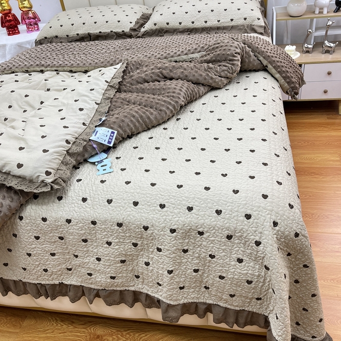 91家纺网 家纺一手货源 找家纺 暖居 2024新款豆豆被四件套春秋单件豆豆绒被芯被褥可机洗爱心咖