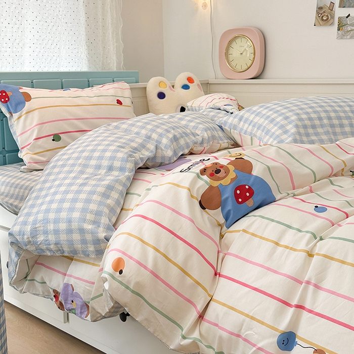 91家纺网 家纺一手货源 找家纺 昔可 新款多巴胺卡通简约风可爱亲肤四件套 彩条憨憨熊