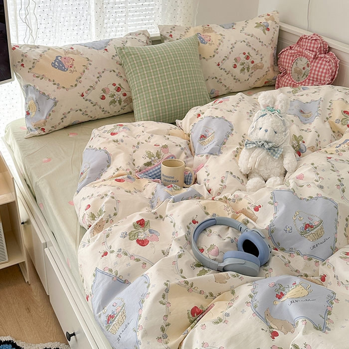 91家纺网 家纺一手货源 找家纺 昔可 新款多巴胺卡通简约风可爱亲肤四件套 菱格莓莓兔