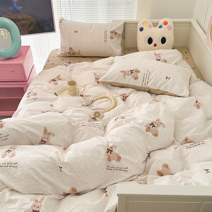 91家纺网 家纺一手货源 找家纺 昔可 新款多巴胺卡通简约风可爱亲肤四件套 萌萌棕兔