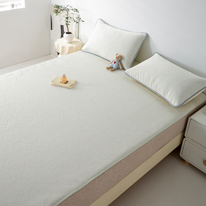 91家纺网 家纺一手货源 找家纺 卡琪曼 新款冷酷熊瓜瓜冰皮空气层冰皮席 冰皮提花布丁白