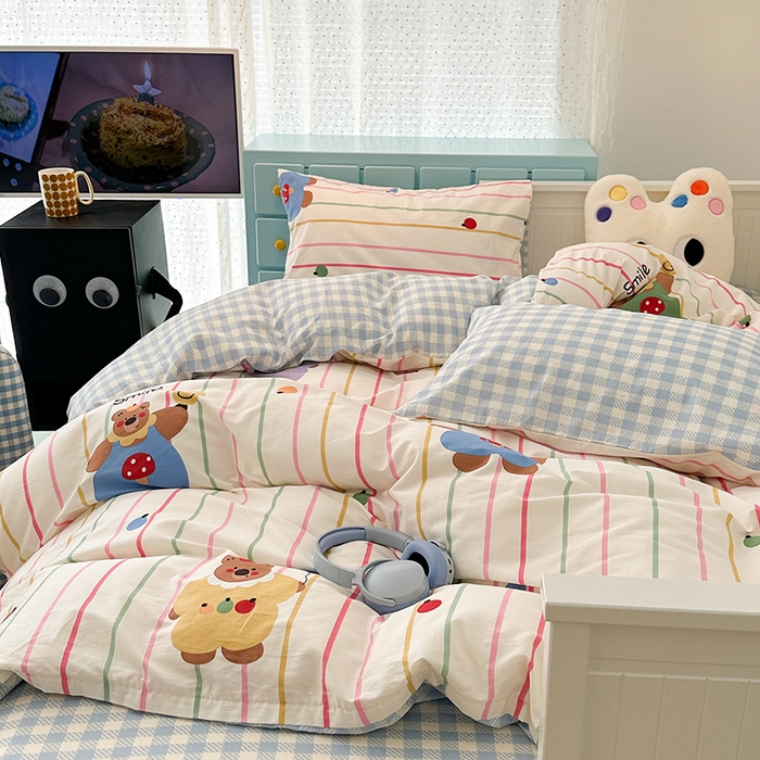 91家纺网 家纺一手货源 找家纺 昔可 新款多巴胺卡通简约风可爱亲肤四件套 彩条憨憨熊