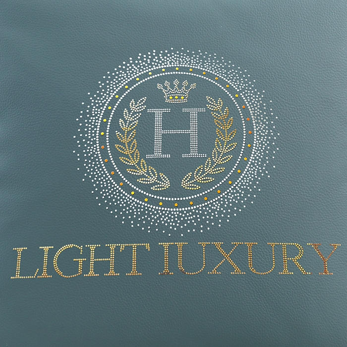 91家纺网 家纺一手货源 找家纺 伊可爱 2024新款轻奢仿皮人造皮革水洗棉多针抱枕被 名爵 雾蓝