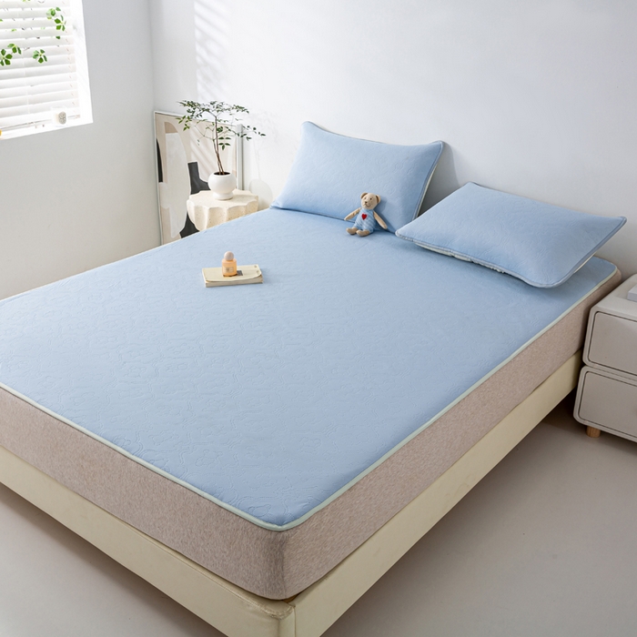 91家纺网 家纺一手货源 找家纺 卡琪曼 新款冷酷熊瓜瓜冰皮空气层冰皮席 冰皮提花天空蓝