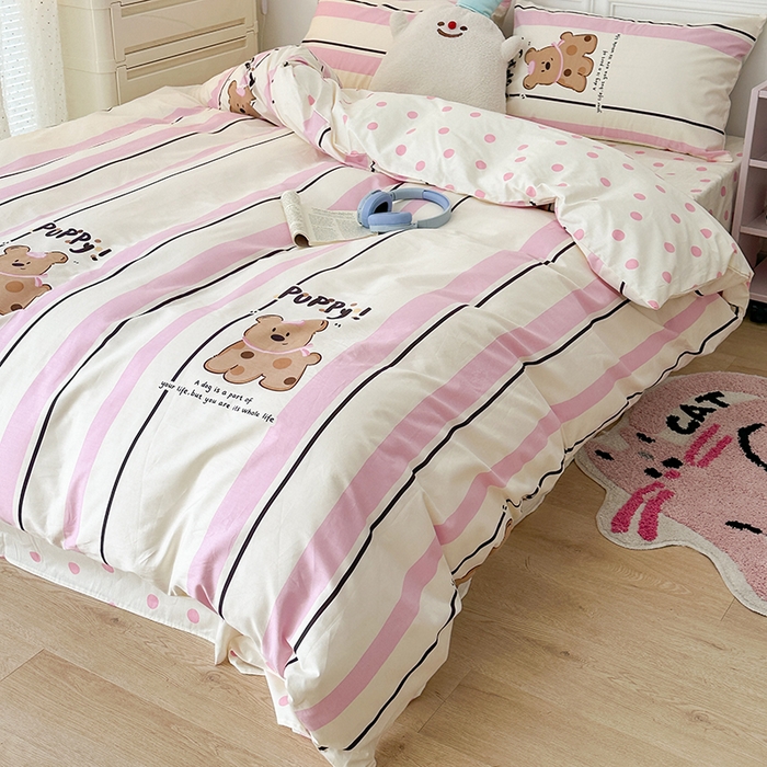 91家纺网 家纺一手货源 找家纺 昔可 新款多巴胺卡通简约风可爱亲肤四件套 粉竖条小棕狗