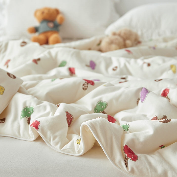 91家纺网 家纺一手货源 找家纺 怡家居 2024新款A类云柔针织棉夏被 小蘑菇