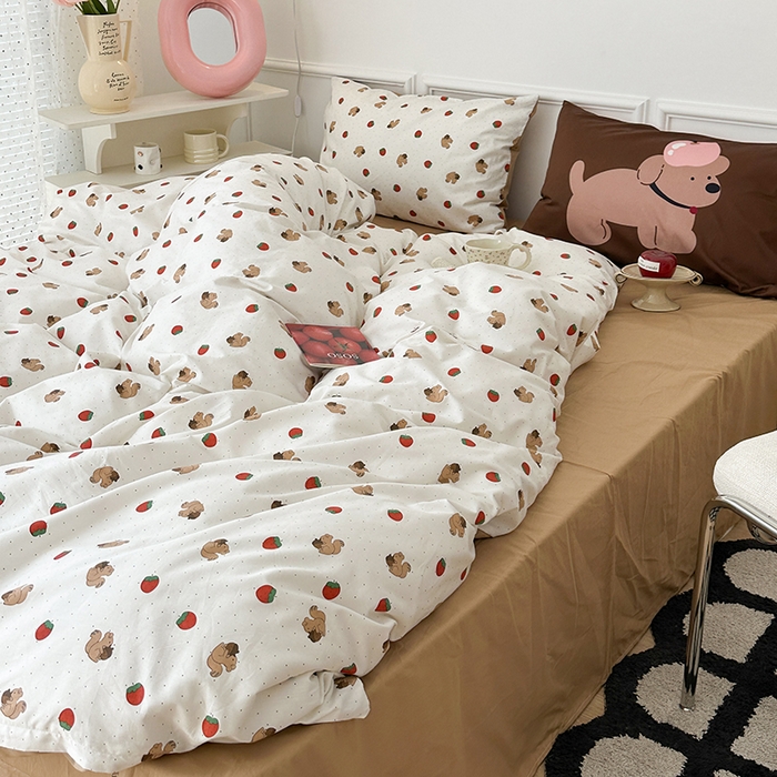 91家纺网 家纺一手货源 找家纺 昔可 新款创意枕套时尚柔舒全棉四件套 草莓小松鼠