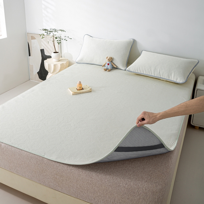 91家纺网 家纺一手货源 找家纺 卡琪曼 新款冷酷熊瓜瓜冰皮空气层冰皮席 冰皮提花布丁白