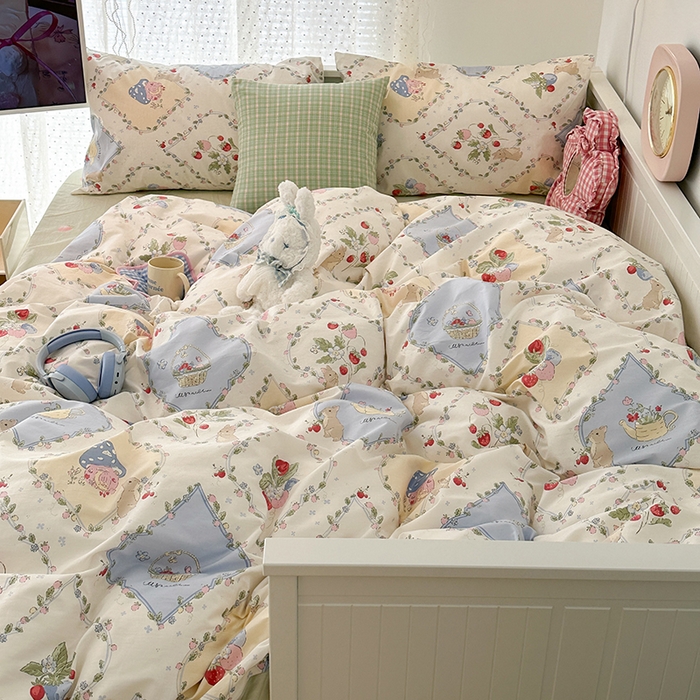 91家纺网 家纺一手货源 找家纺 昔可 新款多巴胺卡通简约风可爱亲肤四件套 菱格莓莓兔