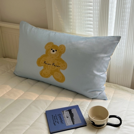 91家纺网 家纺一手货源 找家纺 桃喜 2024新款全棉印花卡通混搭系列四件套-单枕套 格子小熊