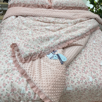 91家纺网 家纺一手货源 找家纺 暖居 2024新款豆豆被四件套春秋单件豆豆绒被芯被褥可机洗爱情故事