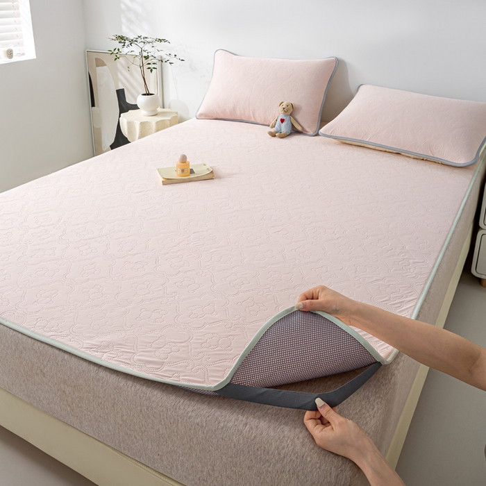 91家纺网 家纺一手货源 找家纺 卡琪曼 新款冷酷熊瓜瓜冰皮空气层冰皮席 冰皮提花草莓粉